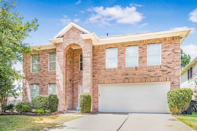 Photo 3 of 42 - 403 Mystic Glen Loop, Kingwood, TX 77339