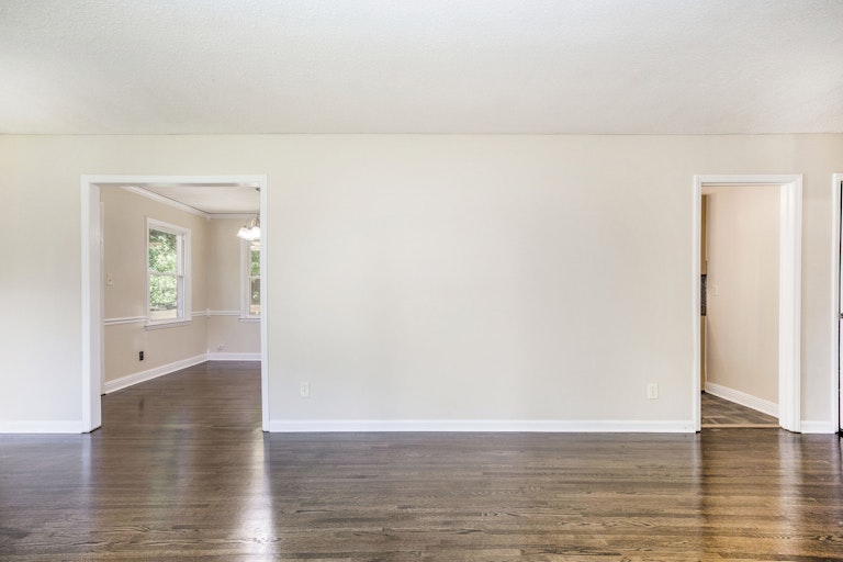 Photo 14 of 22 - 6721 Cedar Springs Rd, Charlotte, NC 28212
