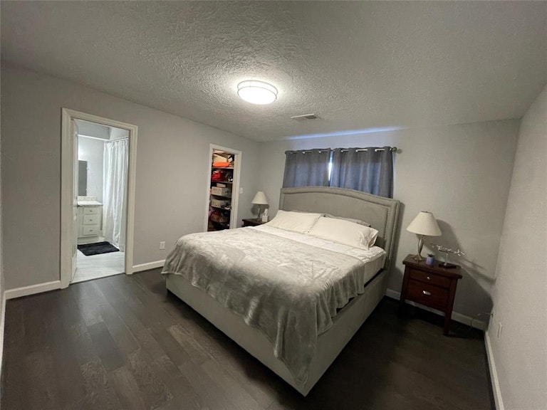 Photo 17 of 28 - 672 N Eldridge Pkwy, Houston, TX 77079