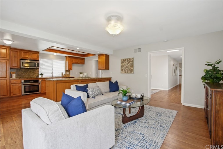 Photo 11 of 24 - 6634 E Paseo Del Norte, Anaheim, CA 92807