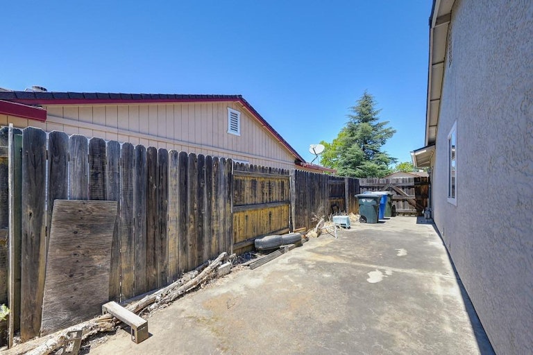 Photo 31 of 37 - 660 Tailwind Dr, Sacramento, CA 95838