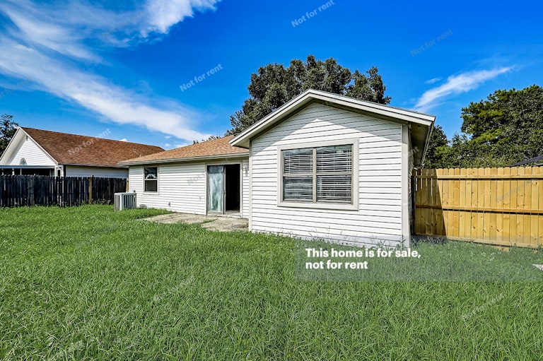 Photo 13 of 32 - 8460 Rockridge Dr, Jacksonville, FL 32244