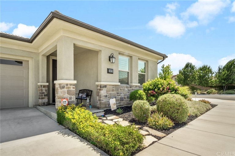 Photo 2 of 24 - 30573 Arrow Leaf Ln, Murrieta, CA 92563