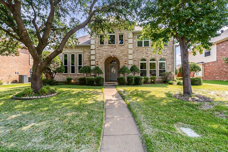 Photo 1 of 28 - 3306 Abingdon Dr, Richardson, TX 75082