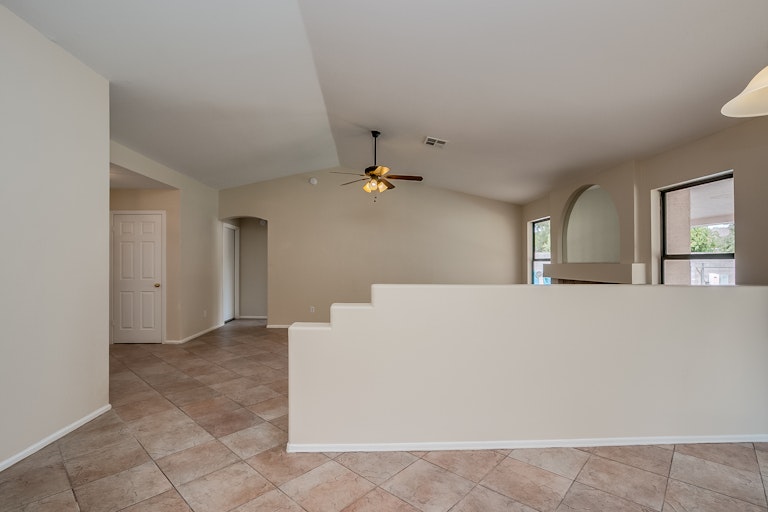 Photo 13 of 34 - 3014 W Daley Ln, Phoenix, AZ 85027