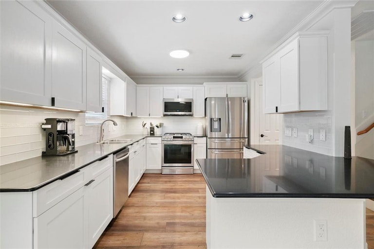 Photo 17 of 35 - 2915 Beacon Grove St, Spring, TX 77389