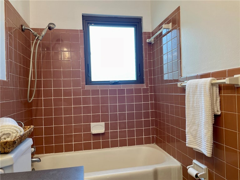 Photo 23 of 35 - 5409 Wellington Dr, Austin, TX 78723