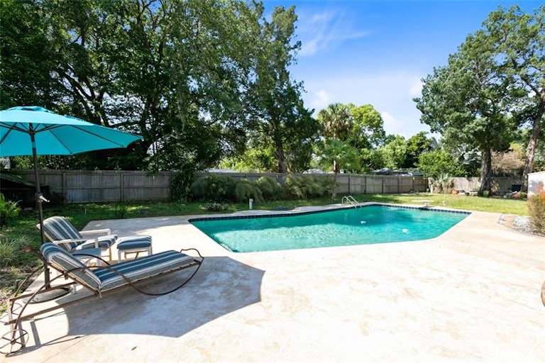 Photo 12 of 35 - 51 Partridge Cir, Winter Springs, FL 32708