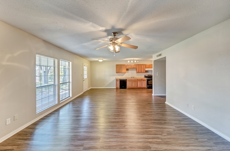 Photo 2 of 29 - 3106 Edelweiss Dr, Grand Prairie, TX 75052