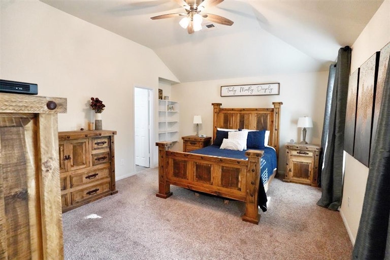 Photo 11 of 19 - 3033 Tulip Poplar Trl, Conroe, TX 77301