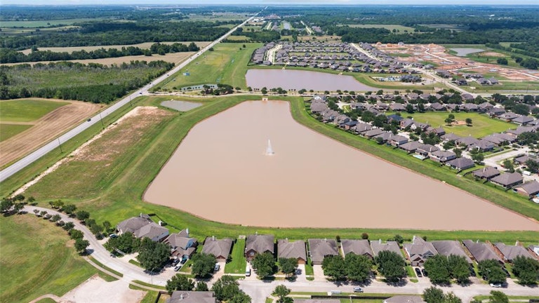 Photo 28 of 31 - 6326 Oxford Lake Dr, Rosenberg, TX 77471