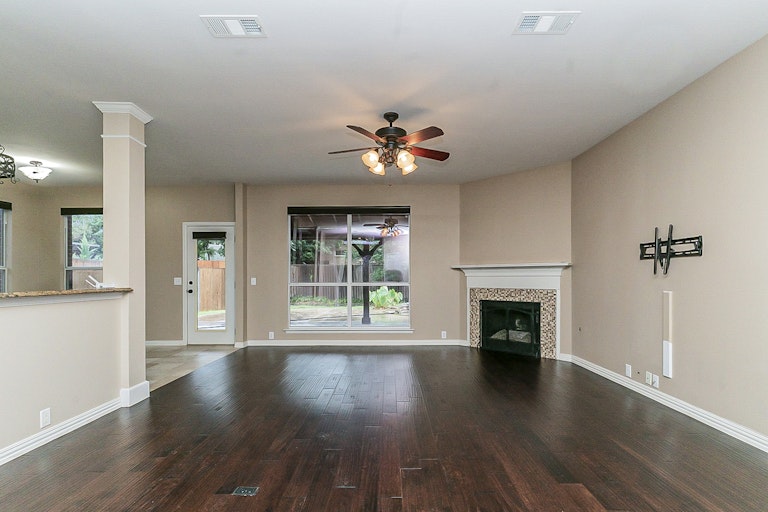 Photo 5 of 25 - 7909 Spring Run, North Richland Hills, TX 76182