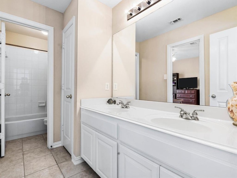 Photo 29 of 40 - 6916 Canyon Springs Rd, Fort Worth, TX 76132