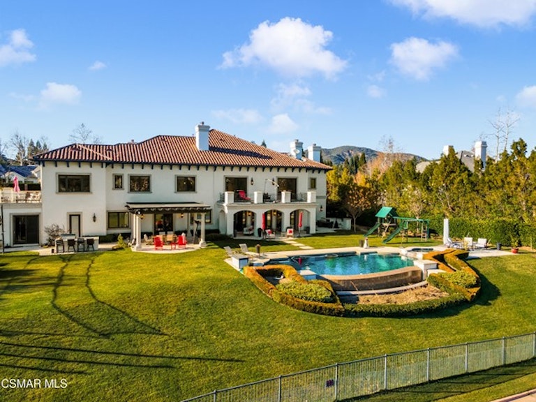 Photo 70 of 80 - 208 W Stafford Rd, Thousand Oaks, CA 91361