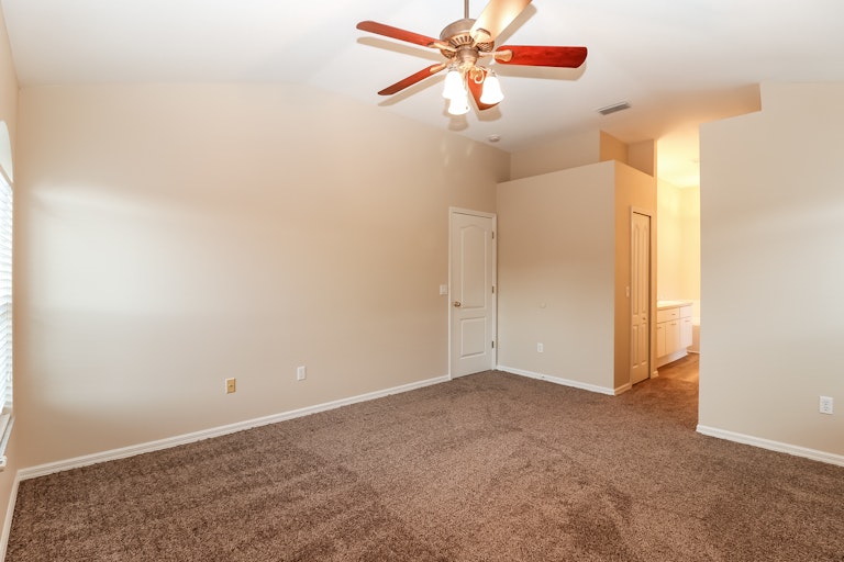 Photo 4 of 21 - 1475 Lake Shore Ranch Dr, Seffner, FL 33584