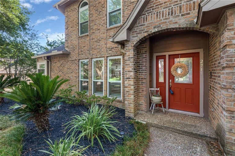Photo 3 of 41 - 2715 Rustic Woods Dr, Kingwood, TX 77345