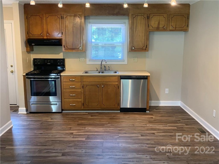 Photo 2 of 16 - 408 Millsaps Rd, Statesville, NC 28625