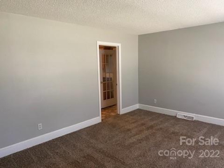 Photo 3 of 23 - 933 Clanton Rd, Charlotte, NC 28217