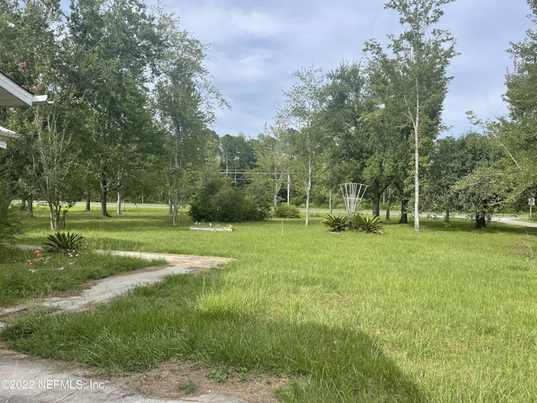 Photo 5 of 16 - 28053 Roundup Pl, Hilliard, FL 32046