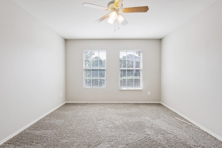 Photo 12 of 26 - 16728 Woodside Dr, Justin, TX 76247