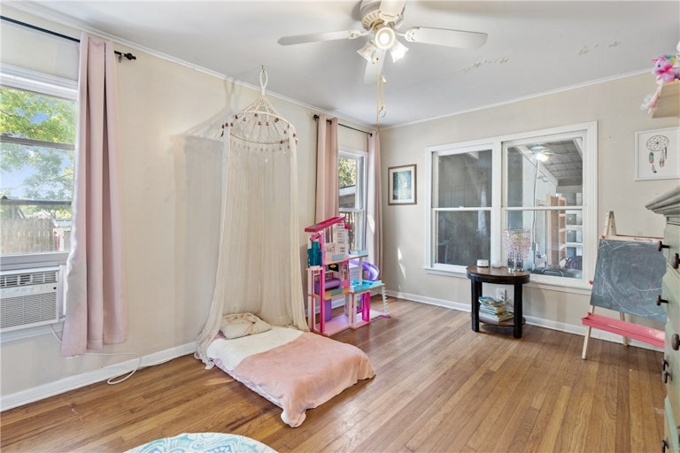 Photo 18 of 28 - 900 Clearfork St, Lockhart, TX 78644