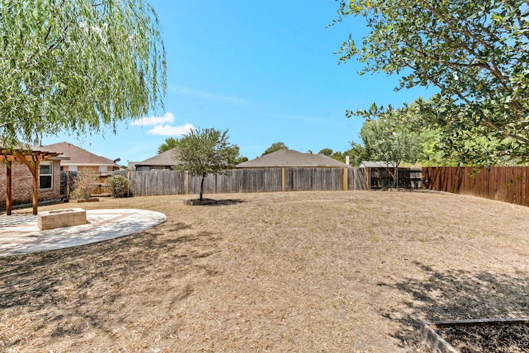 Photo 23 of 25 - 3252 Silent Creek Trl, Hurst, TX 76053