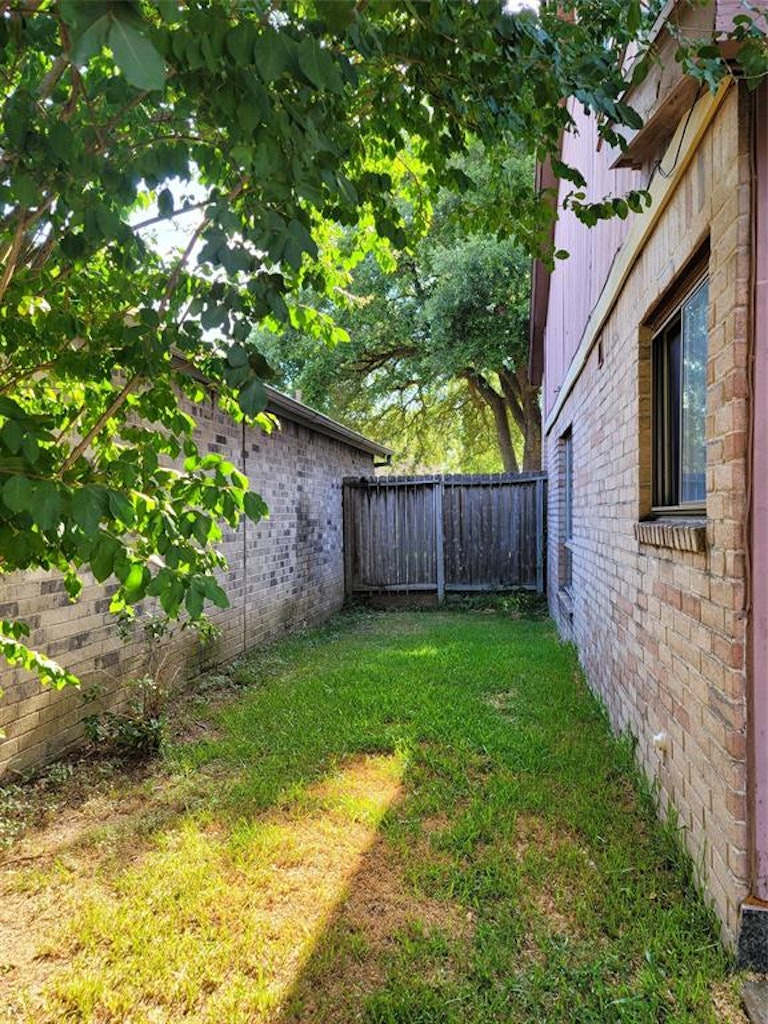 Photo 33 of 38 - 6450 Dellfern Dr, Houston, TX 77035
