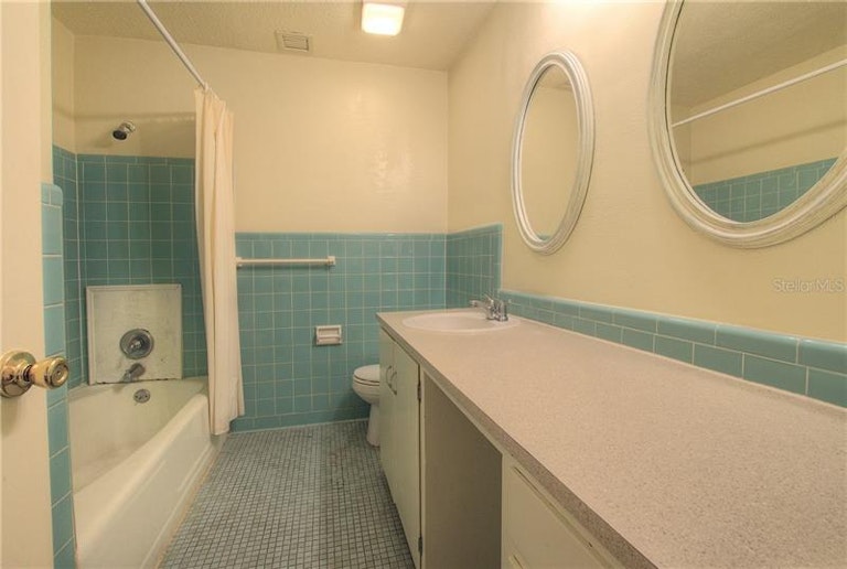 Photo 16 of 25 - 630 Candyce Ave, Lakeland, FL 33815