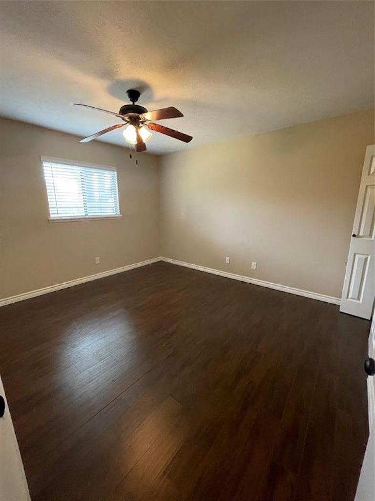 Photo 6 of 26 - 5665 Tyler St, The Colony, TX 75056