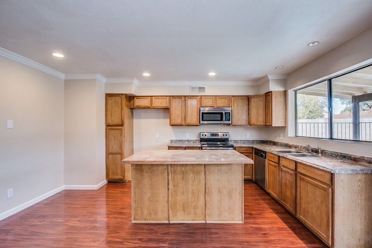 Photo 10 of 31 - 2734 W Charleston Ave, Phoenix, AZ 85053