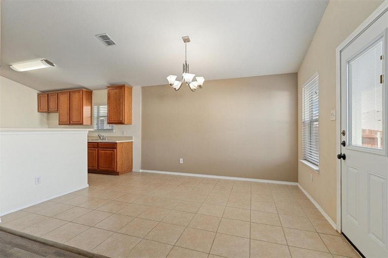 Photo 10 of 25 - 10121 Sourwood Dr, Fort Worth, TX 76244