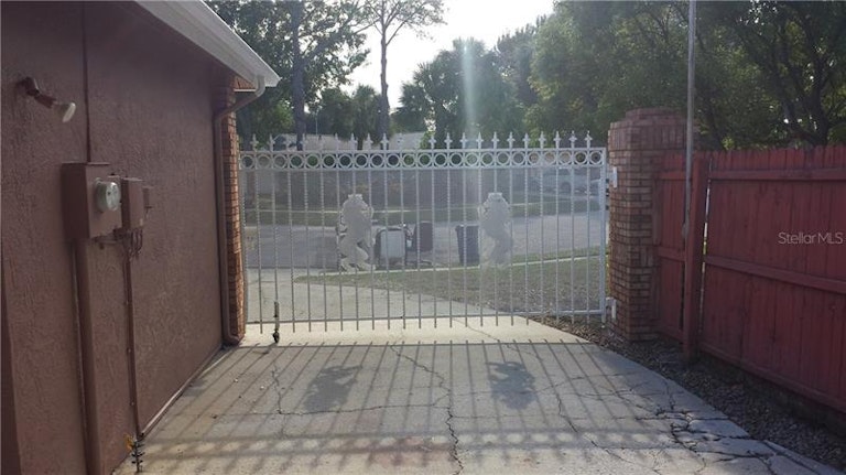 Photo 16 of 25 - 512 Limetree Dr, Oldsmar, FL 34677