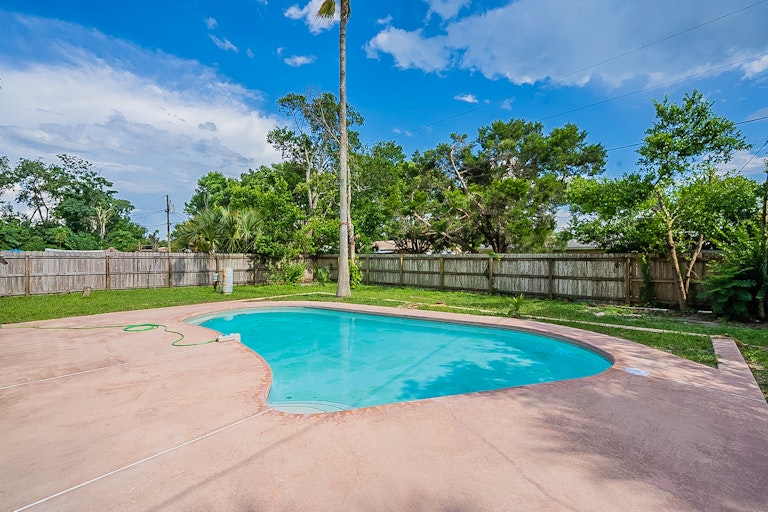 Photo 24 of 26 - 879 Fruitland Dr, Deltona, FL 32725
