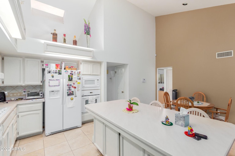 Photo 17 of 32 - 10424 E Cinnabar Ave, Scottsdale, AZ 85258