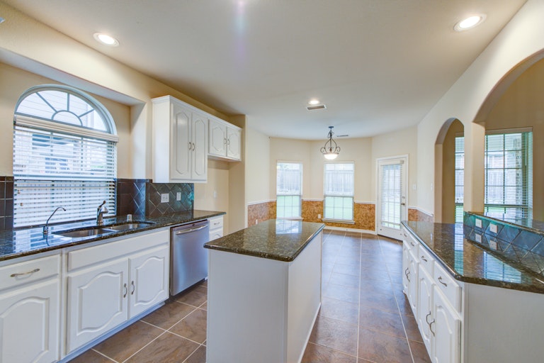 Photo 9 of 38 - 3052 Nadar, Grand Prairie, TX 75054