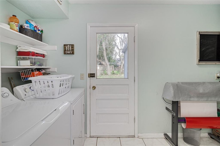 Photo 15 of 33 - 5427 Harbor Dr W, Lakeland, FL 33809