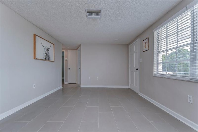 Photo 6 of 49 - 2105 Dartmouth Dr, Holiday, FL 34691