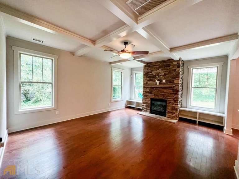 Photo 5 of 28 - 1326 Carter Rd, Decatur, GA 30030
