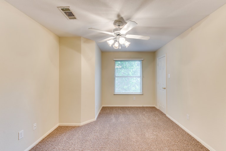 Photo 30 of 34 - 1422 Tascosa Ct, Allen, TX 75013