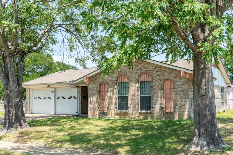 Photo 17 of 17 - 2110 Edna Smith Dr, Garland, TX 75040