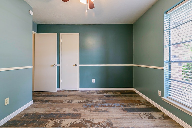 Photo 19 of 21 - 1801 Crooked Creek Ln, Pearland, TX 77581