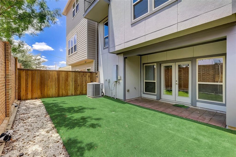 Photo 36 of 40 - 1704 Oak Leaf Pass Dr, Houston, TX 77055