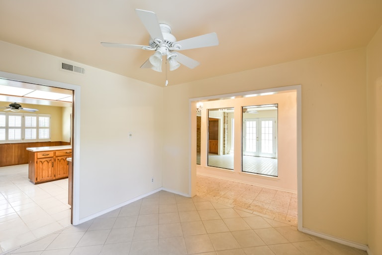 Photo 16 of 25 - 5801 Winterhaven Dr, Windcrest, TX 78239