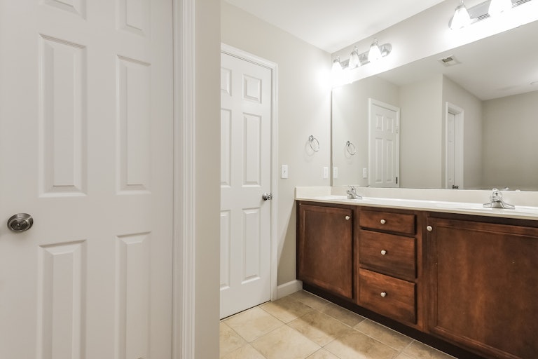 Photo 17 of 25 - 135 Florians Dr, Holly Springs, NC 27540