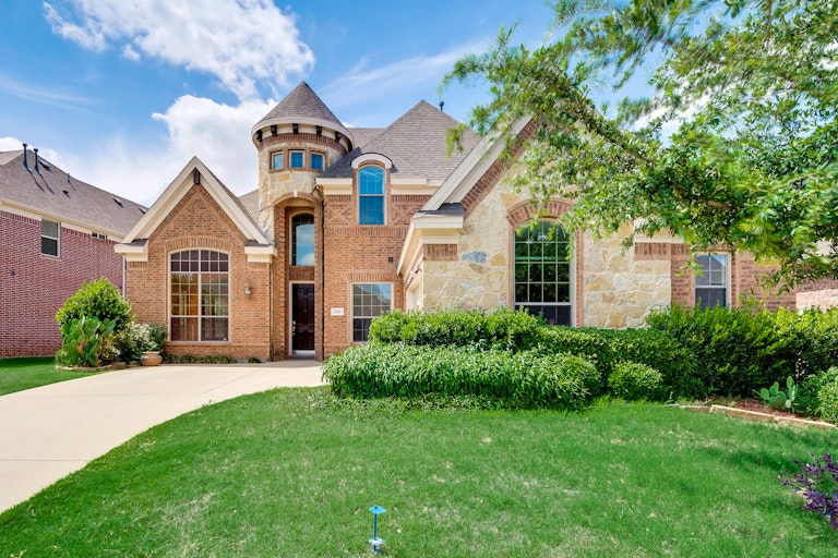 Photo 1 of 43 - 2740 Cape Pearl Dr, Grand Prairie, TX 75054