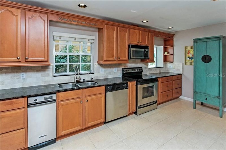 Photo 17 of 25 - 9332 Fairway Lakes Ct, Tampa, FL 33647