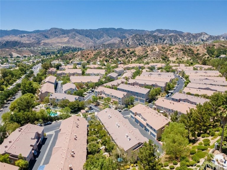 Photo 32 of 37 - 25773 Perlman Pl Unit F, Stevenson Ranch, CA 91381