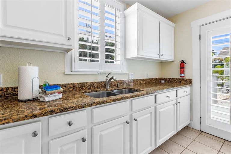 Photo 25 of 52 - 12400 Gulf Blvd #1, Saint Petersburg, FL 33706
