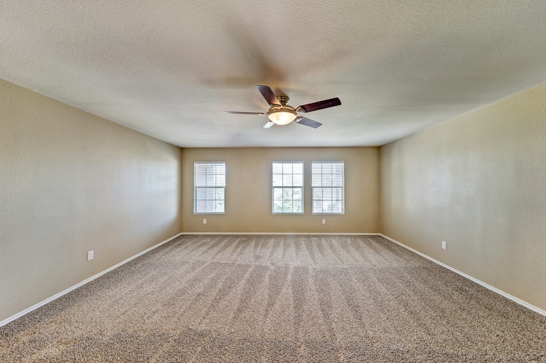 Photo 17 of 34 - 4516 Willow Rock Ln, Fort Worth, TX 76244