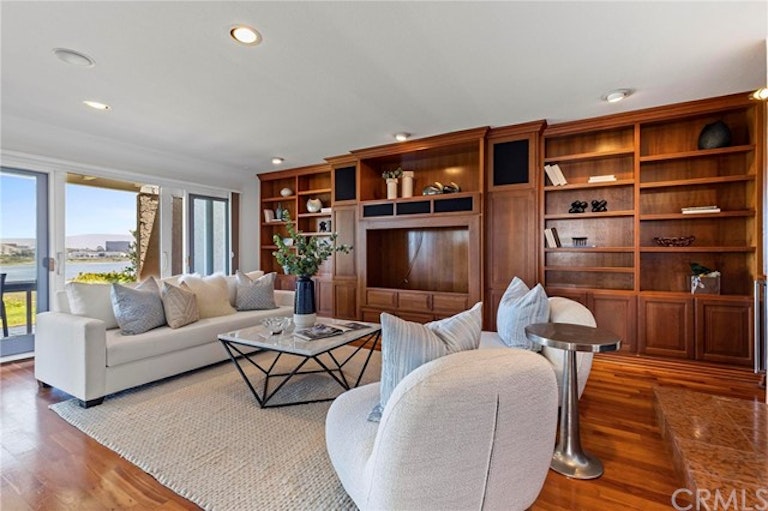 Photo 4 of 28 - 2641 Vista Ornada, Newport Beach, CA 92660